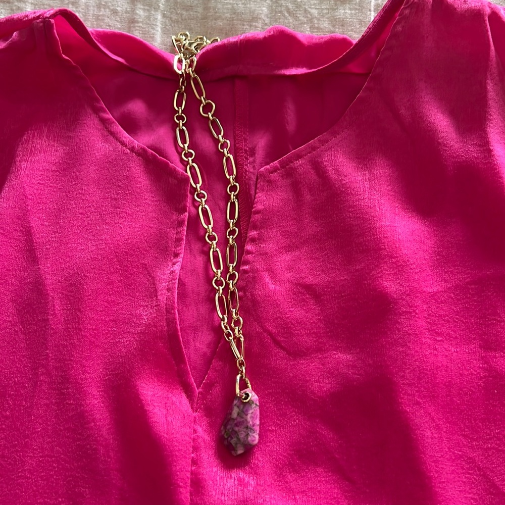🌸🌸AUTHENTIC Kendra Scott necklace with pink pendant 🌸🌸